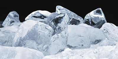 为什么在冰里加盐会使温度降低？